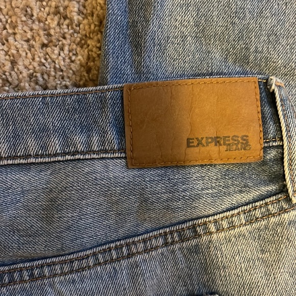 LIKE NEW- Express Jeans, size 2R - Picture 3 of 6